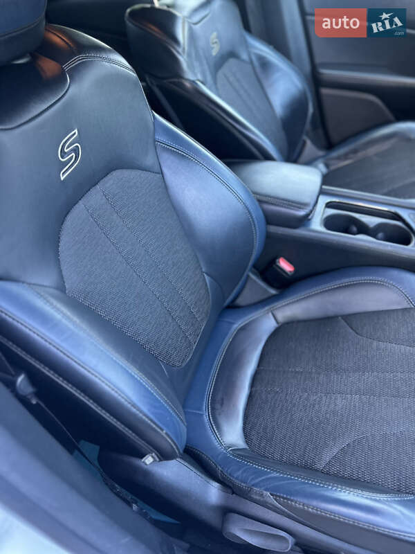 Седан Chrysler 200 2015 в Киеве