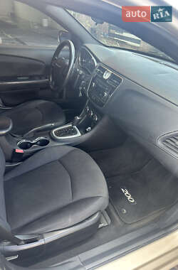 Седан Chrysler 200 2014 в 