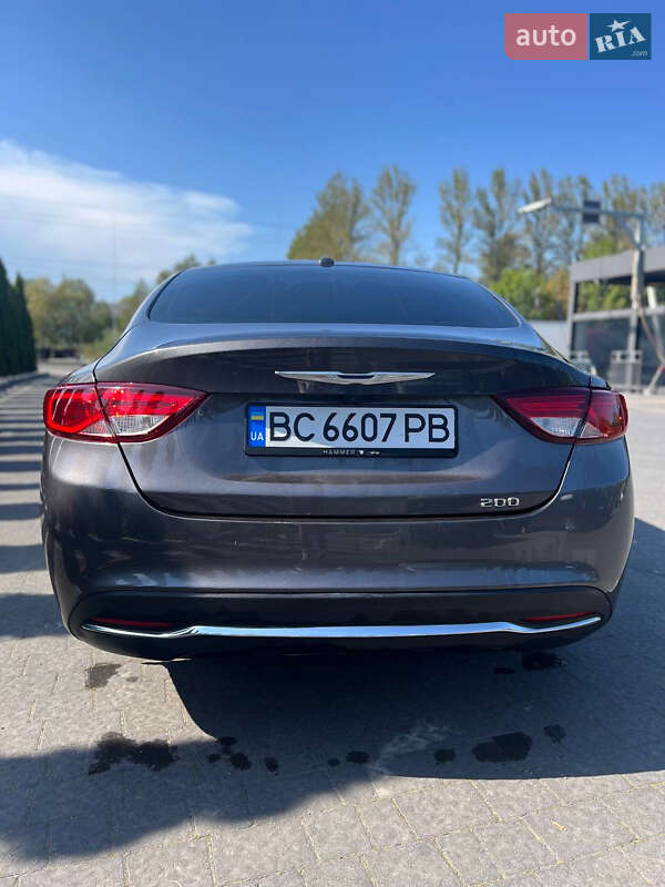 Седан Chrysler 200 2015 в Надворной