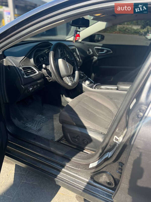 Седан Chrysler 200 2015 в Надворной