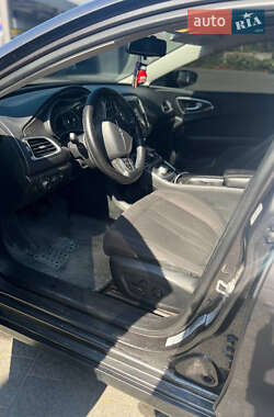 Седан Chrysler 200 2015 в 