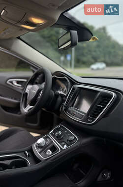 Седан Chrysler 200 2015 в 