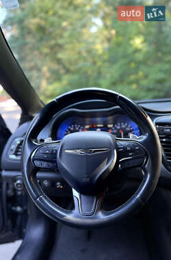 Седан Chrysler 200 2016 в 