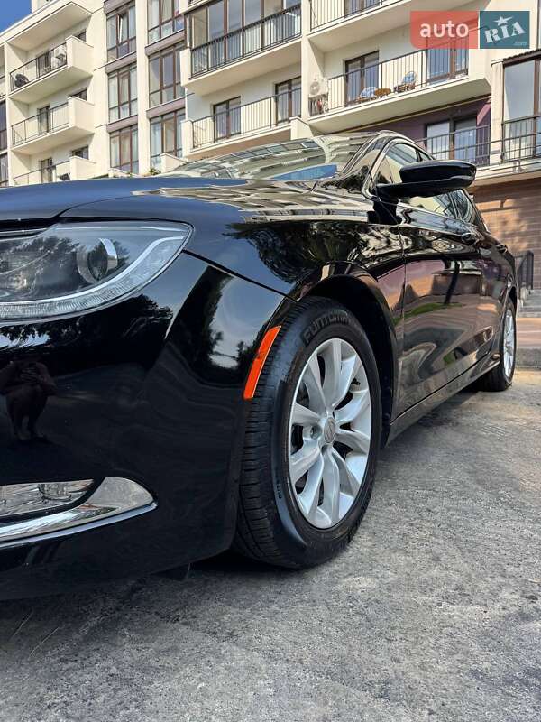 Седан Chrysler 200 2015 в Черкассах