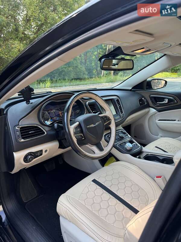 Седан Chrysler 200 2015 в Черкассах