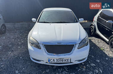 Седан Chrysler 200 2013 в 