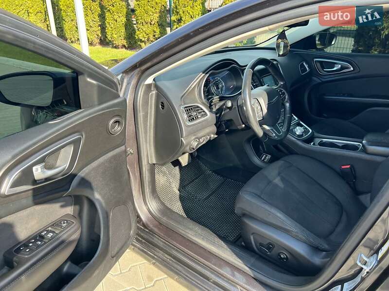Седан Chrysler 200 2015 в Киеве