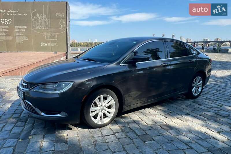 Седан Chrysler 200 2015 в Киеве