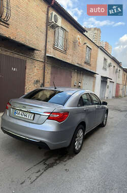 Седан Chrysler 200 2012 в 