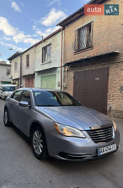 Седан Chrysler 200 2012 в 