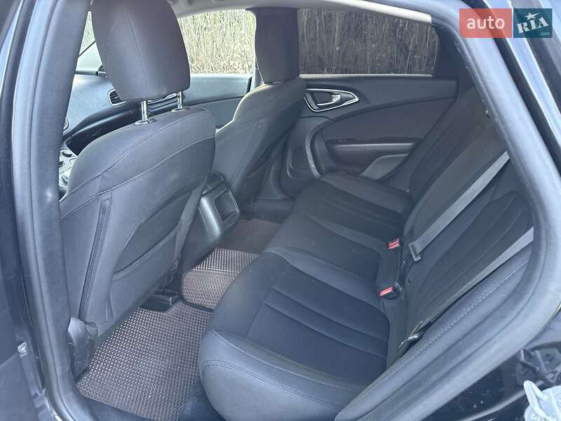 Седан Chrysler 200 2016 в Борисполе