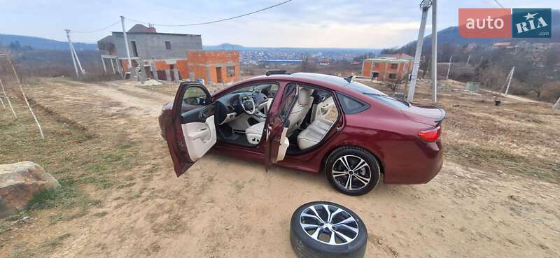 Седан Chrysler 200 2015 в Мукачево