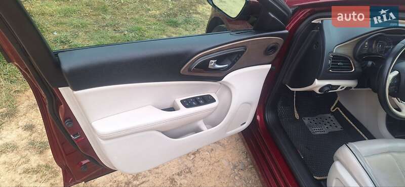 Седан Chrysler 200 2015 в Мукачево