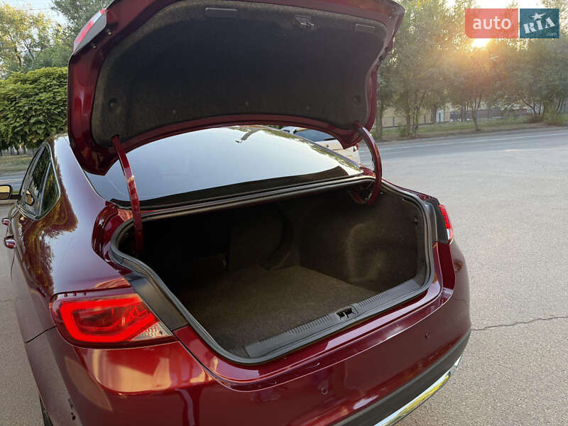 Седан Chrysler 200 2015 в Днепре