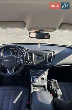 Седан Chrysler 200 2015 в 