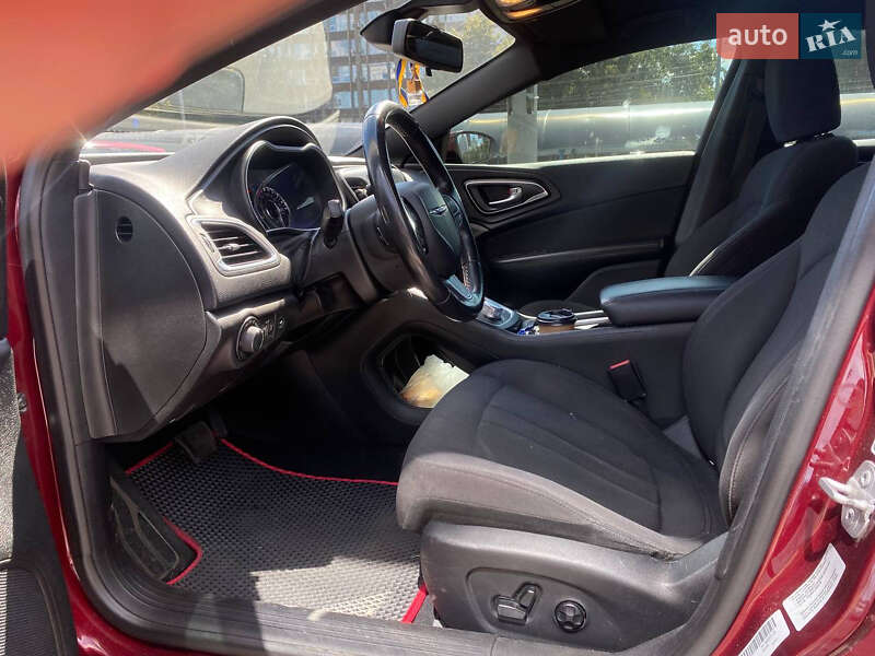 Седан Chrysler 200 2015 в Киеве