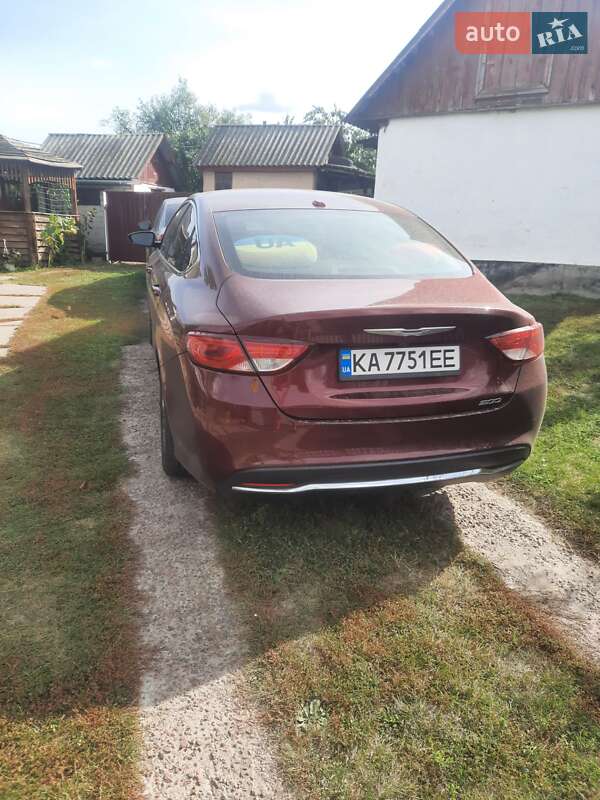 Седан Chrysler 200 2015 в Смеле