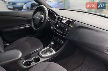 Седан Chrysler 200 2012 в 