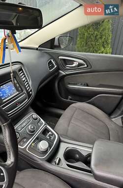 Седан Chrysler 200 2015 в 