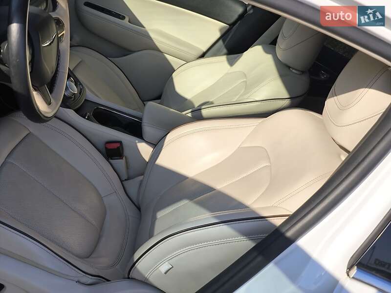 Седан Chrysler 200 2014 в Виннице