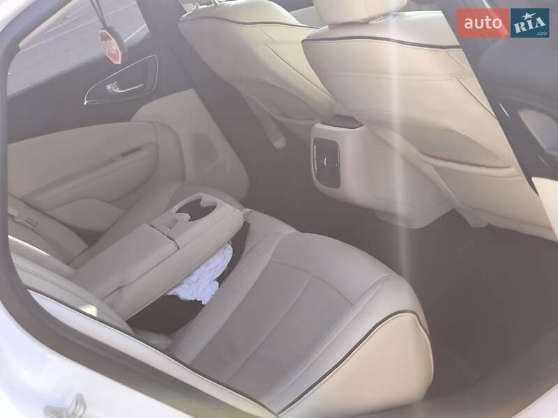 Седан Chrysler 200 2014 в Виннице