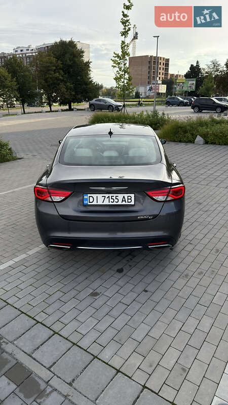 Седан Chrysler 200 2014 в Ровно