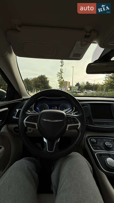 Седан Chrysler 200 2014 в Ровно