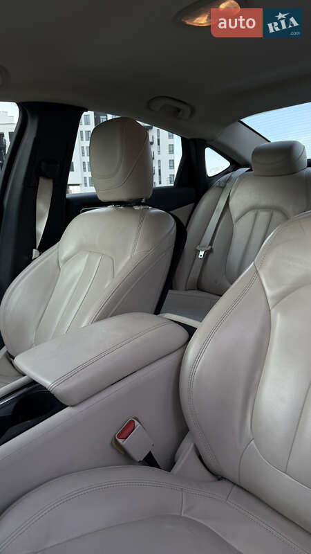 Седан Chrysler 200 2014 в Ровно