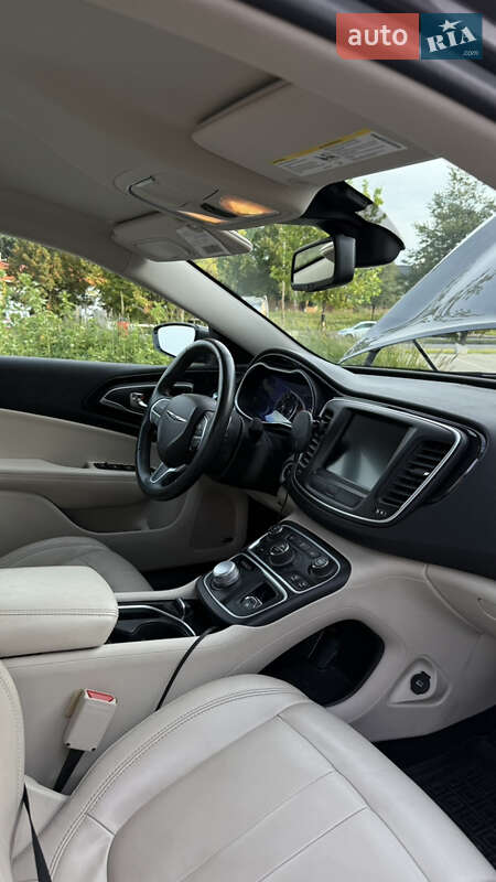 Седан Chrysler 200 2014 в Ровно