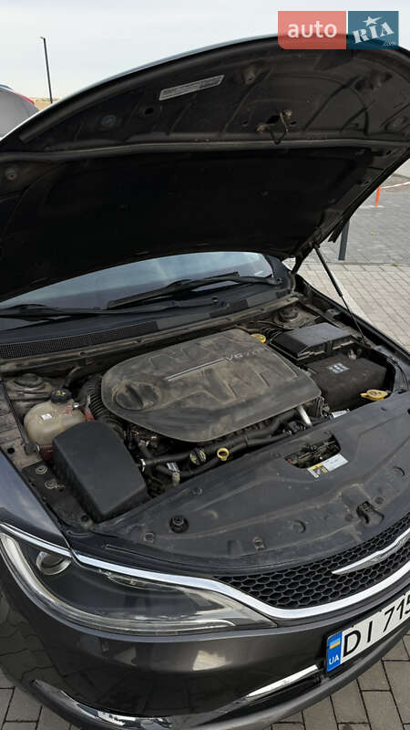 Седан Chrysler 200 2014 в Ровно