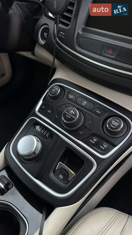 Седан Chrysler 200 2014 в Ровно