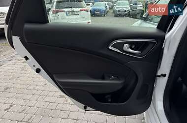 Седан Chrysler 200 2016 в 
