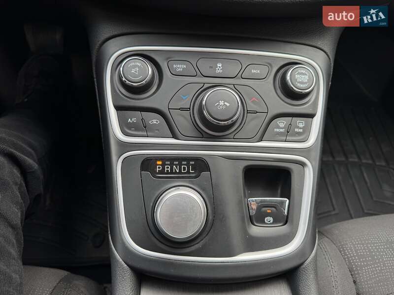 Седан Chrysler 200 2016 в Виннице