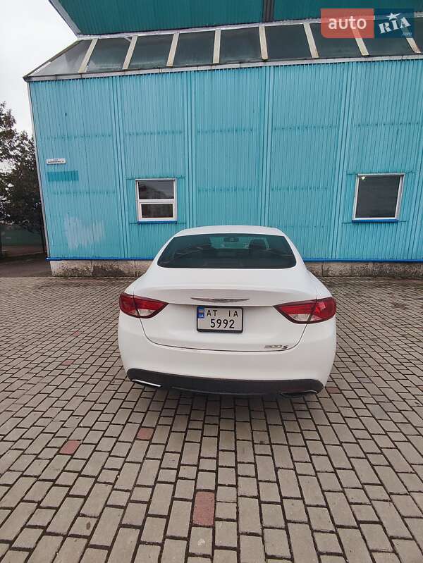 Седан Chrysler 200 2015 в Николаеве