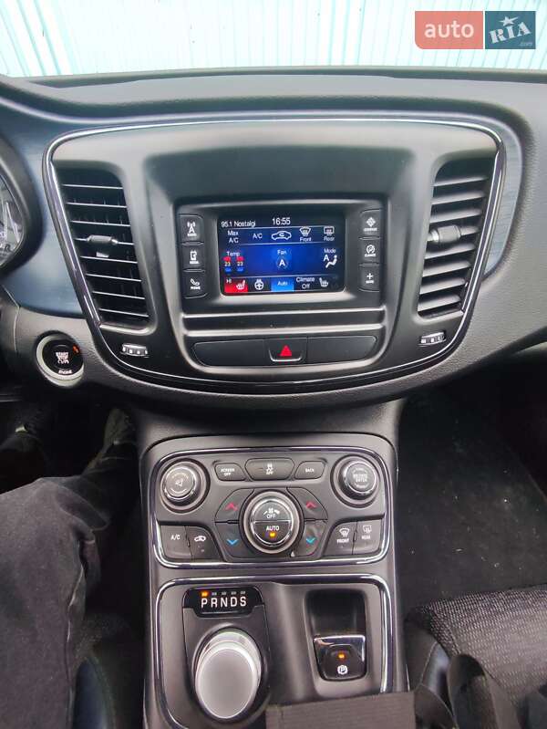Седан Chrysler 200 2015 в Николаеве
