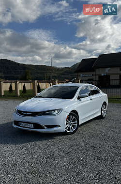 Седан Chrysler 200 2015 в Хусті