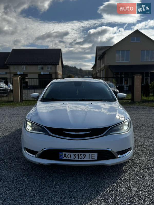 Седан Chrysler 200 2015 в Хусте