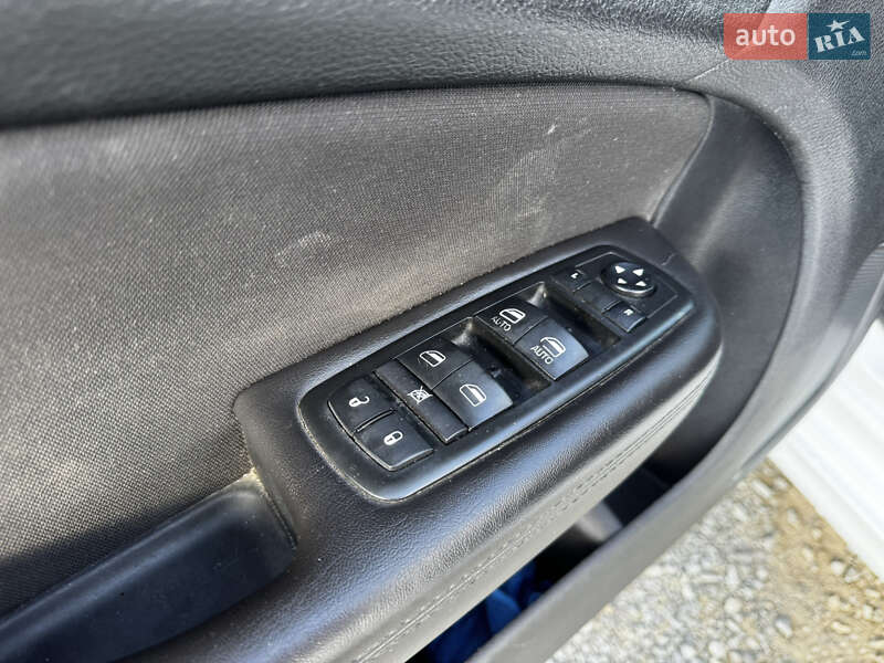 Седан Chrysler 200 2015 в Хусте