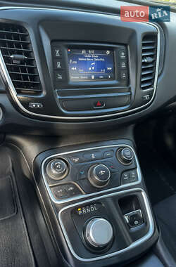 Седан Chrysler 200 2015 в 
