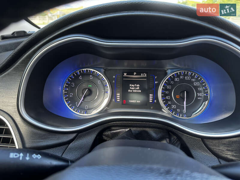 Седан Chrysler 200 2015 в Хусте