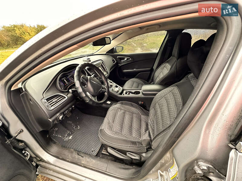 Седан Chrysler 200 2015 в Изяславе