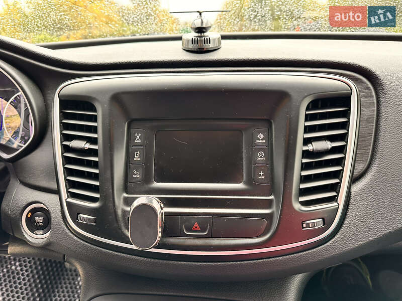 Седан Chrysler 200 2015 в Изяславе