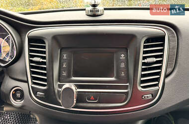Седан Chrysler 200 2015 в 