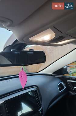 Седан Chrysler 200 2015 в 