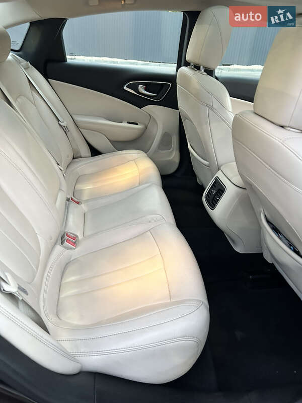 Седан Chrysler 200 2014 в Днепре