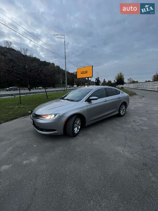 Седан Chrysler 200 2015 в 