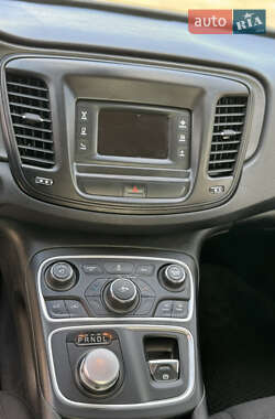 Седан Chrysler 200 2014 в 