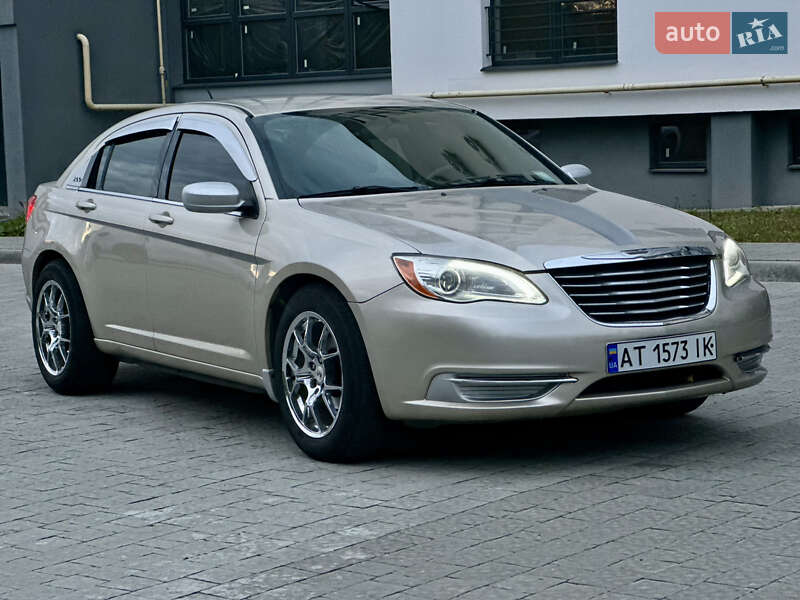 Седан Chrysler 200 2014 в 