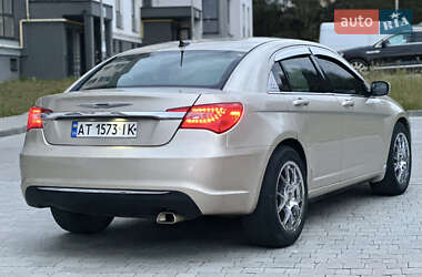 Седан Chrysler 200 2014 в 