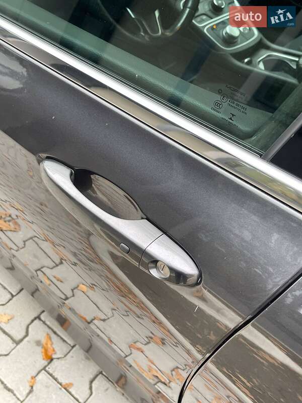 Седан Chrysler 200 2016 в Киеве